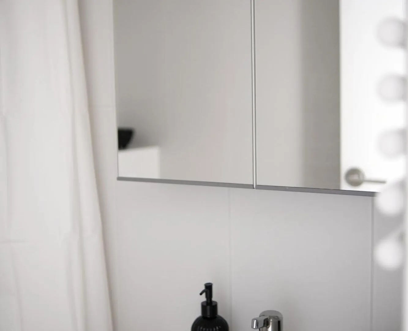 Torunska White Apartment Warsaw Poland