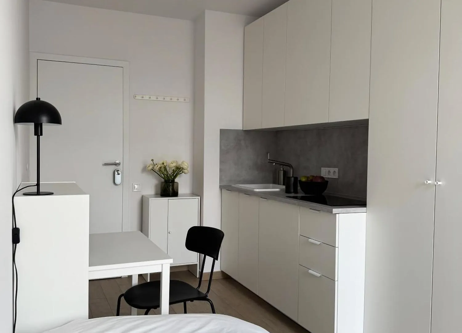 Torunska White Apartment Warsaw
