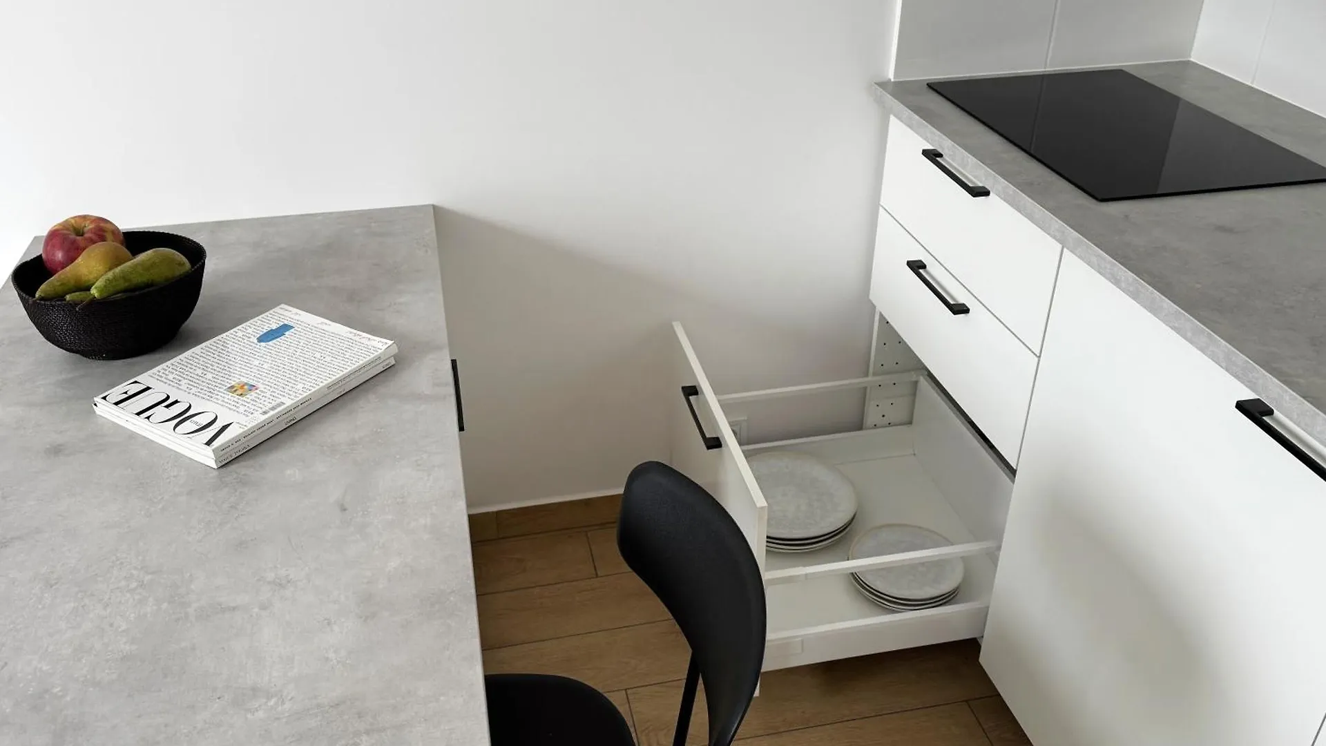 Torunska White Apartment Warsaw Poland